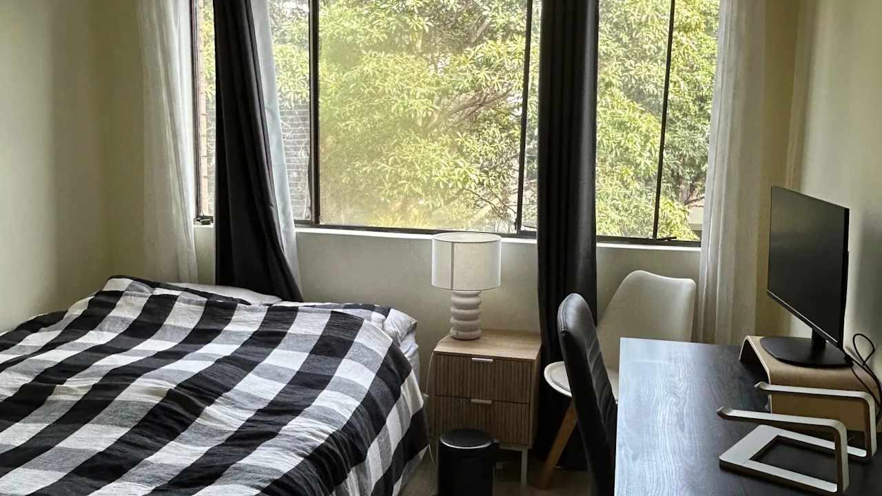 Furnished room in a flatshare