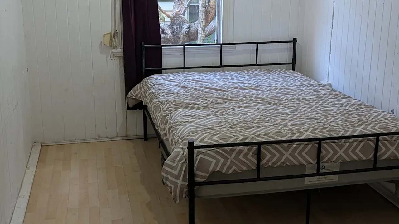 Room in a share house