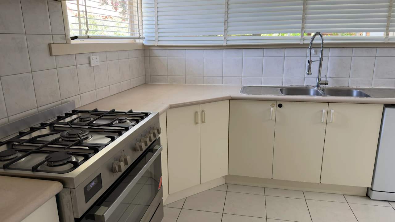 Room in a share house