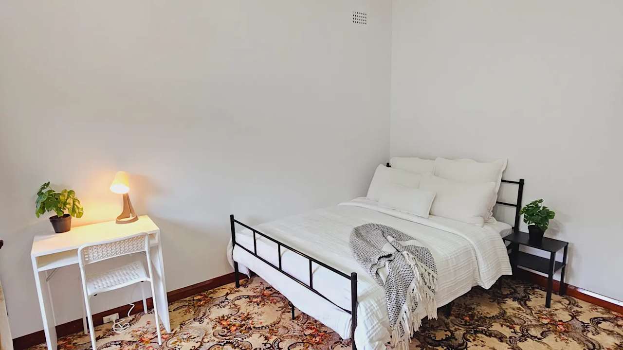 Furnished room in a flatshare