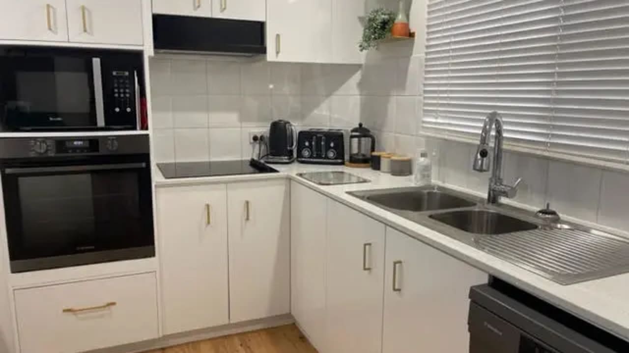Furnished room with ensuite in a flatshare