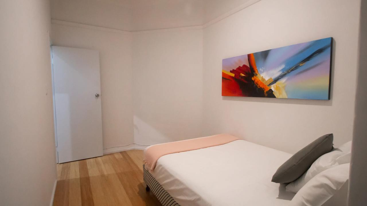 Furnished room in a flatshare