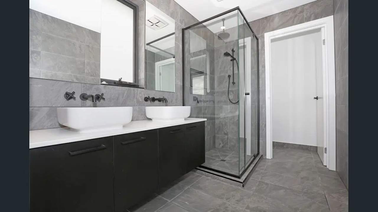 Room with ensuite in a share house