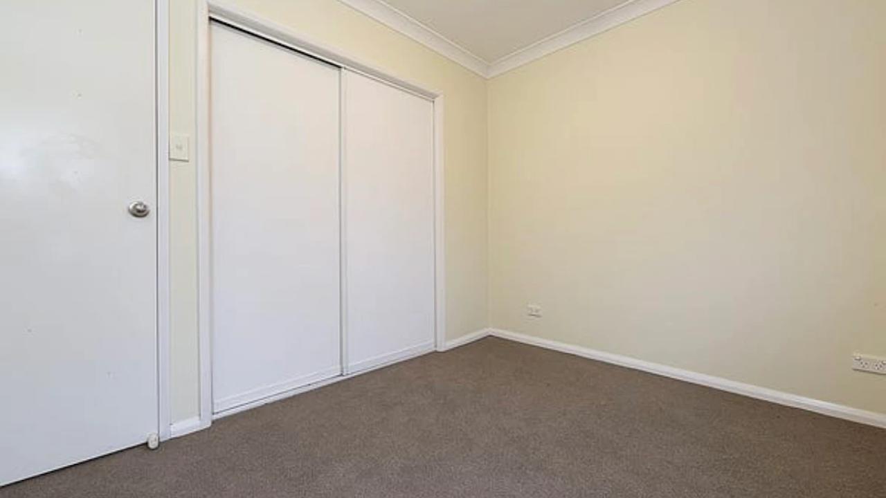 Unfurnished room in a flatshare