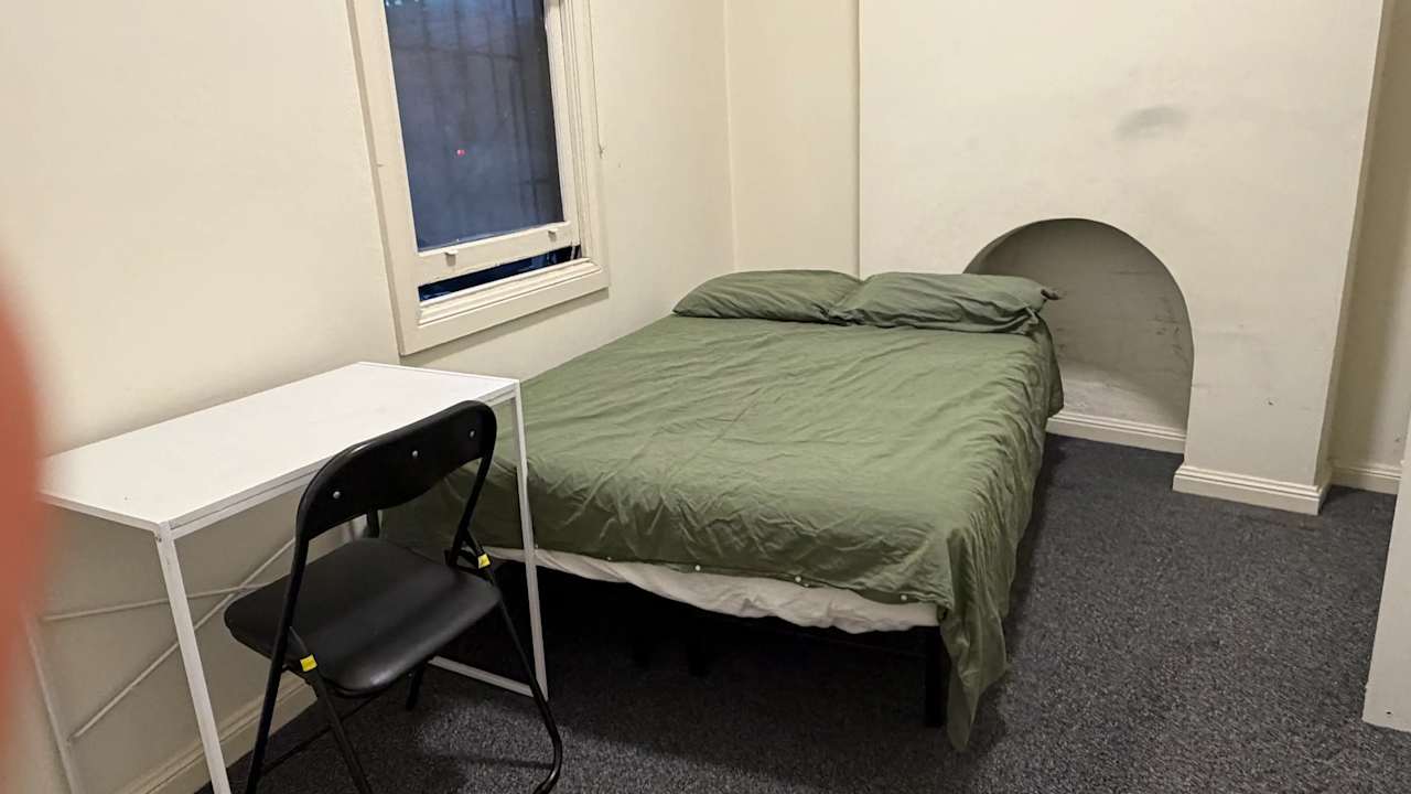 Furnished room in a flatshare
