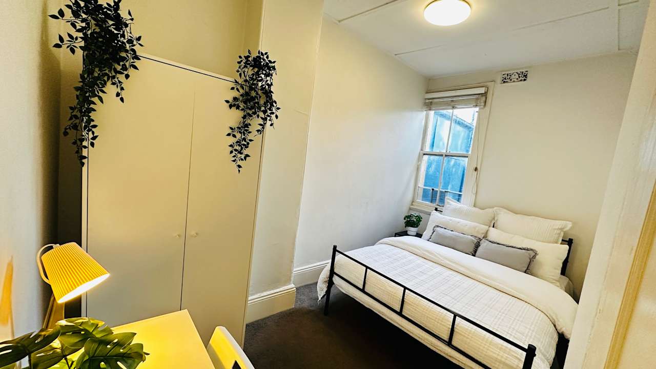 Furnished room in a flatshare