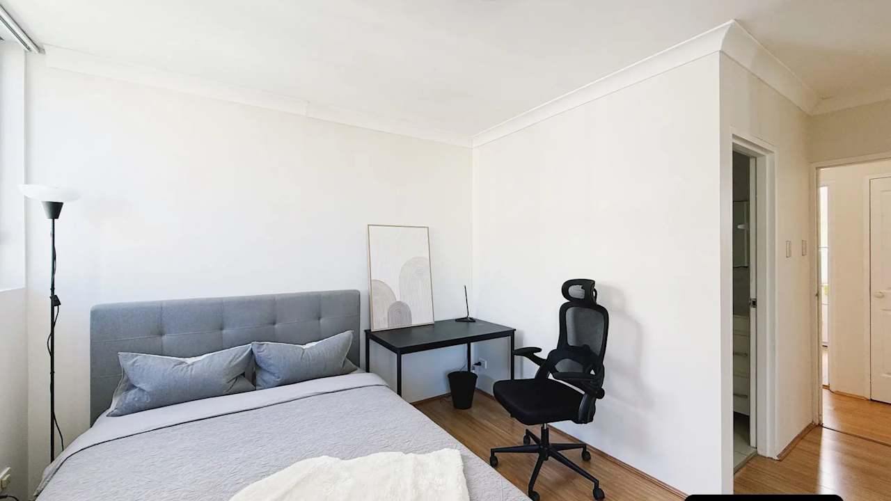 Furnished room in a flatshare