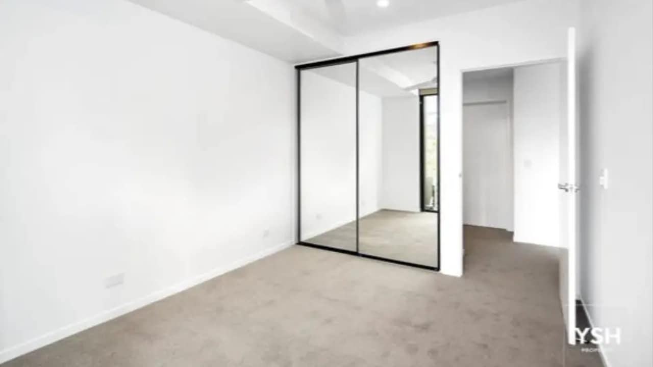 Unfurnished room in a flatshare