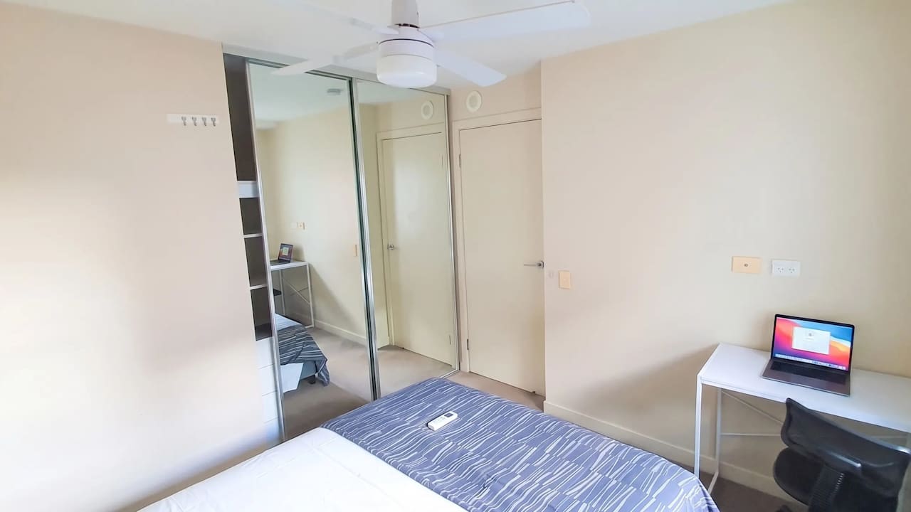 Furnished room in a flatshare