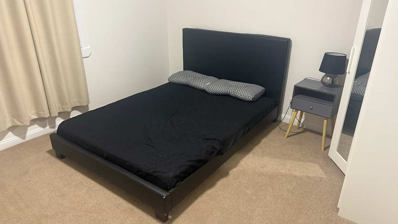 Room in a share house