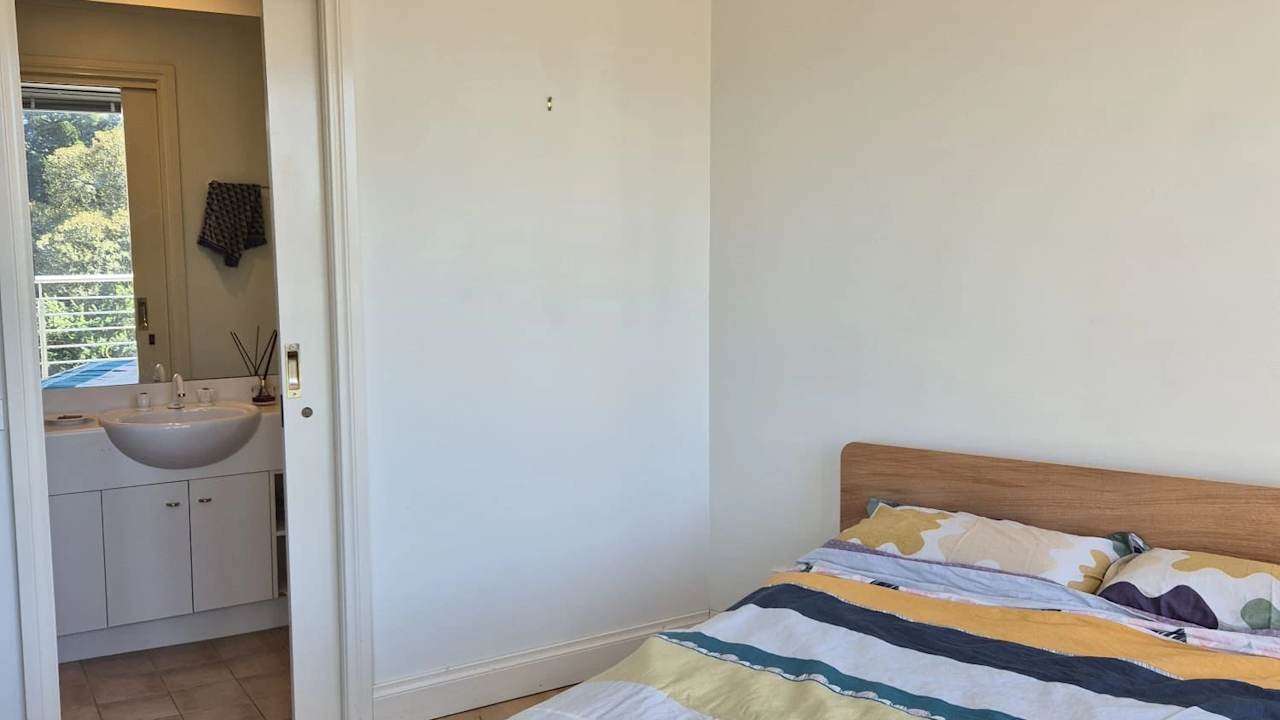 Furnished room with ensuite in a flatshare