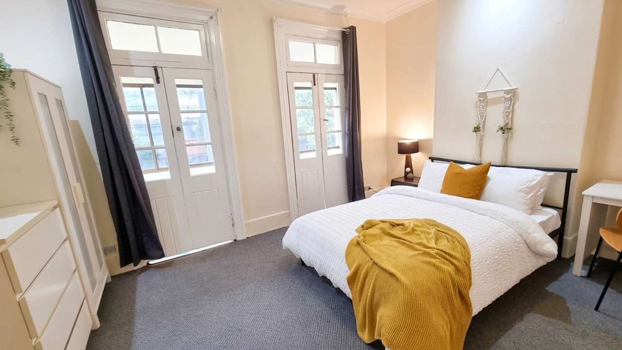 Furnished room in a flatshare