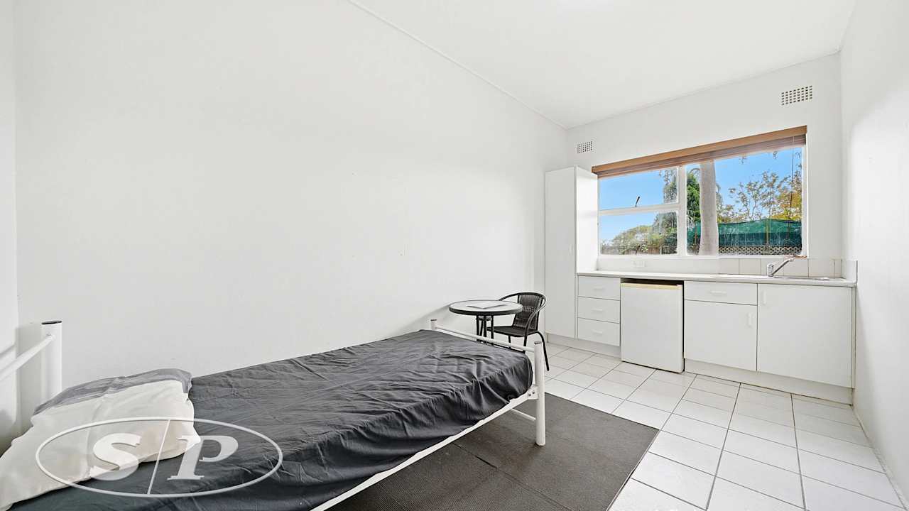 Furnished room studio flat for rent