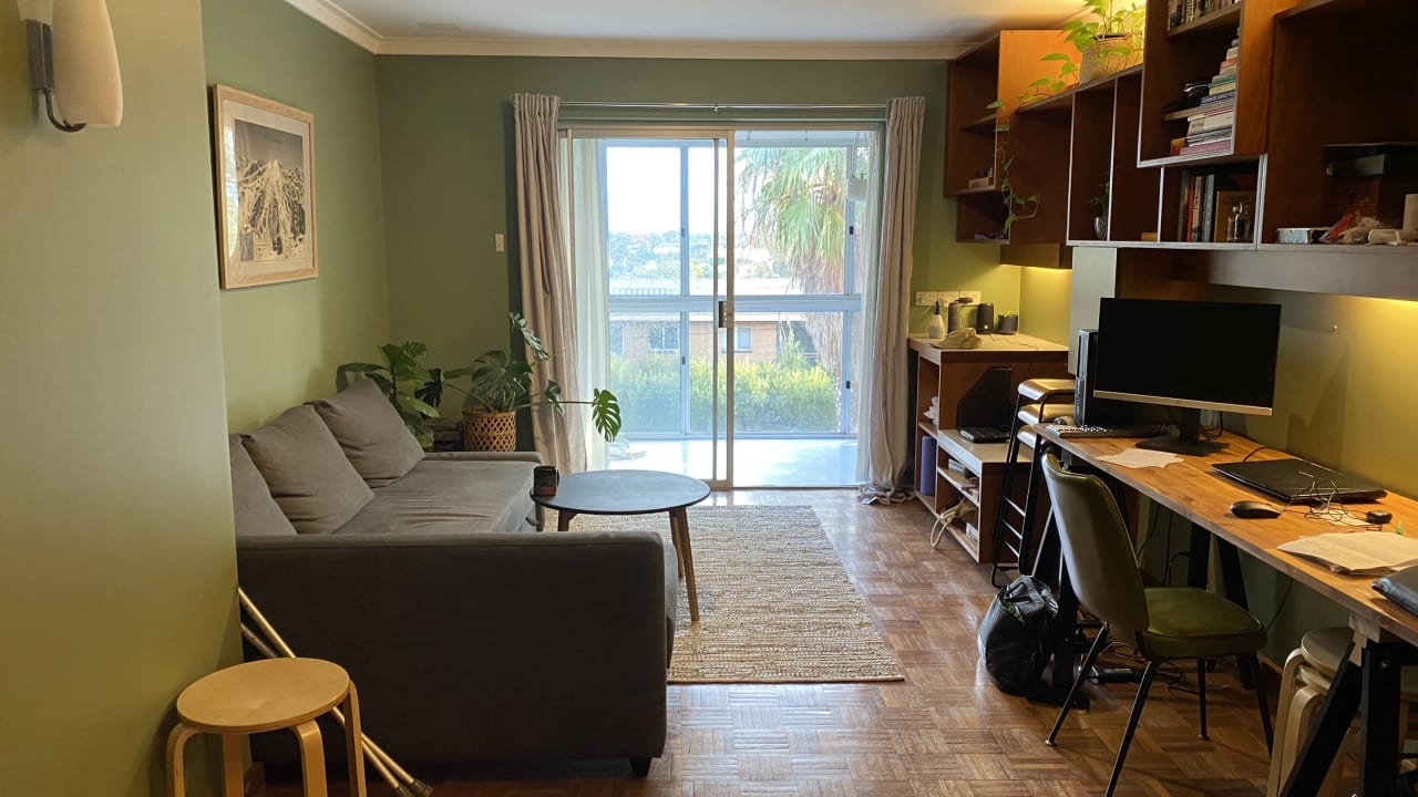 Furnished room in a flatshare