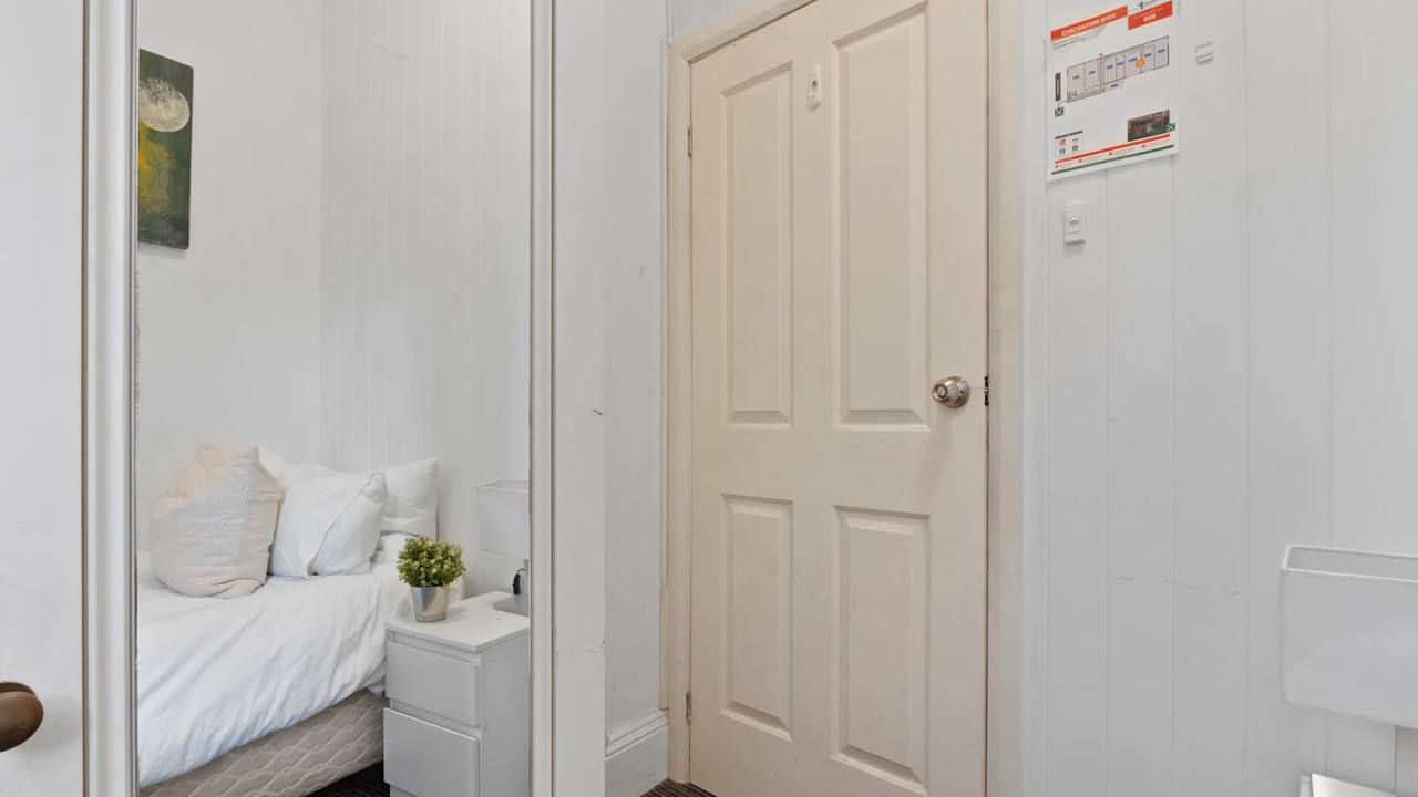 Furnished room in a share house