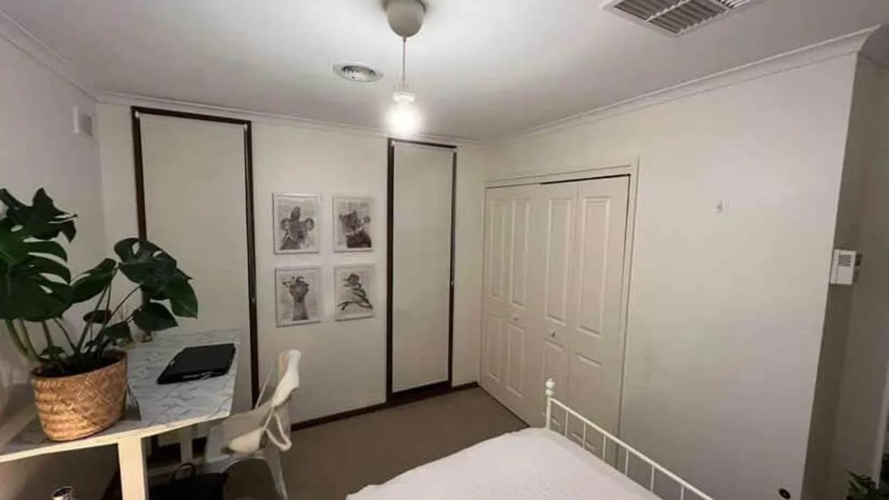 Furnished room in a share house