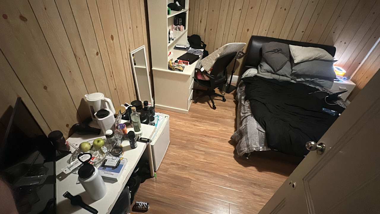 Furnished room in a share house