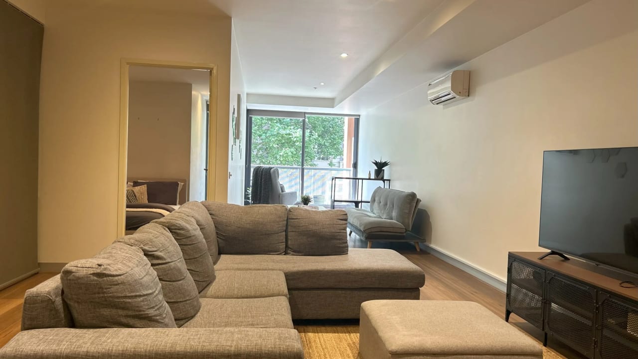Furnished room in a flatshare
