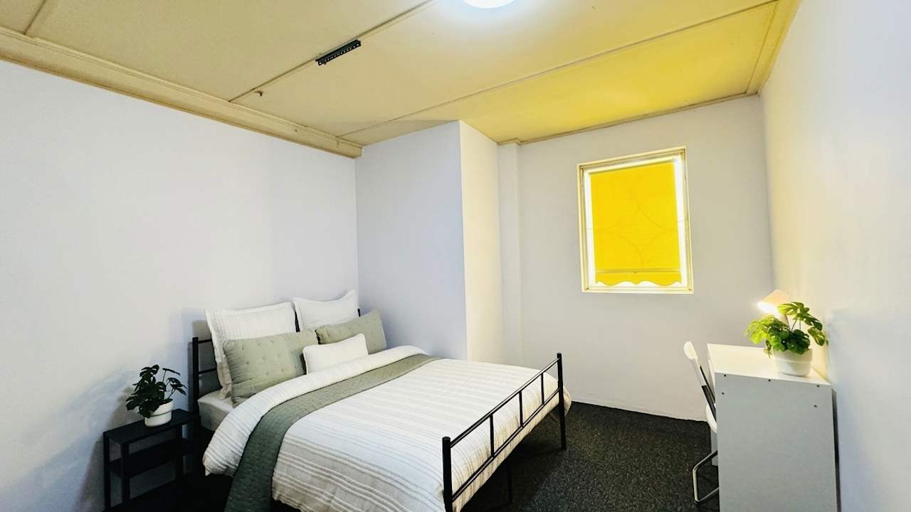 Furnished room in a flatshare