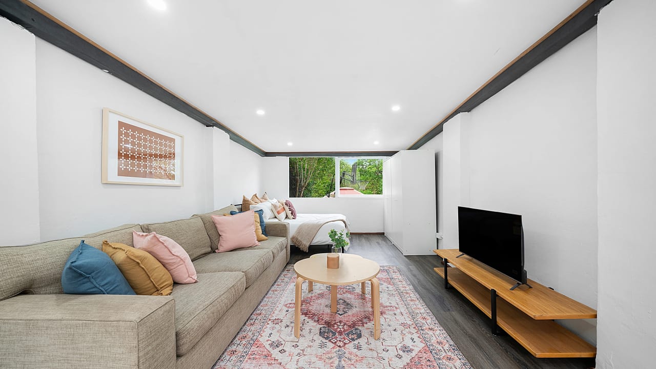 Room in a share house