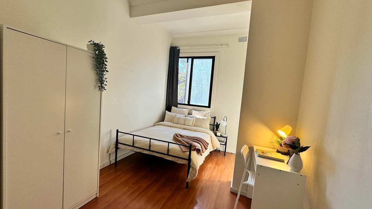 Furnished room in a flatshare