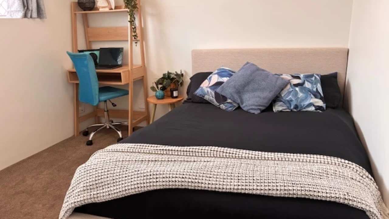 Furnished room in a flatshare