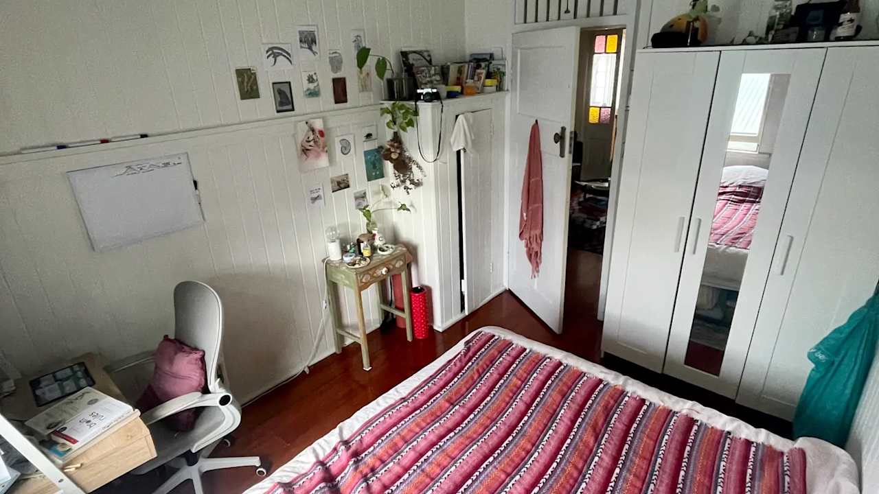 Room in a share house