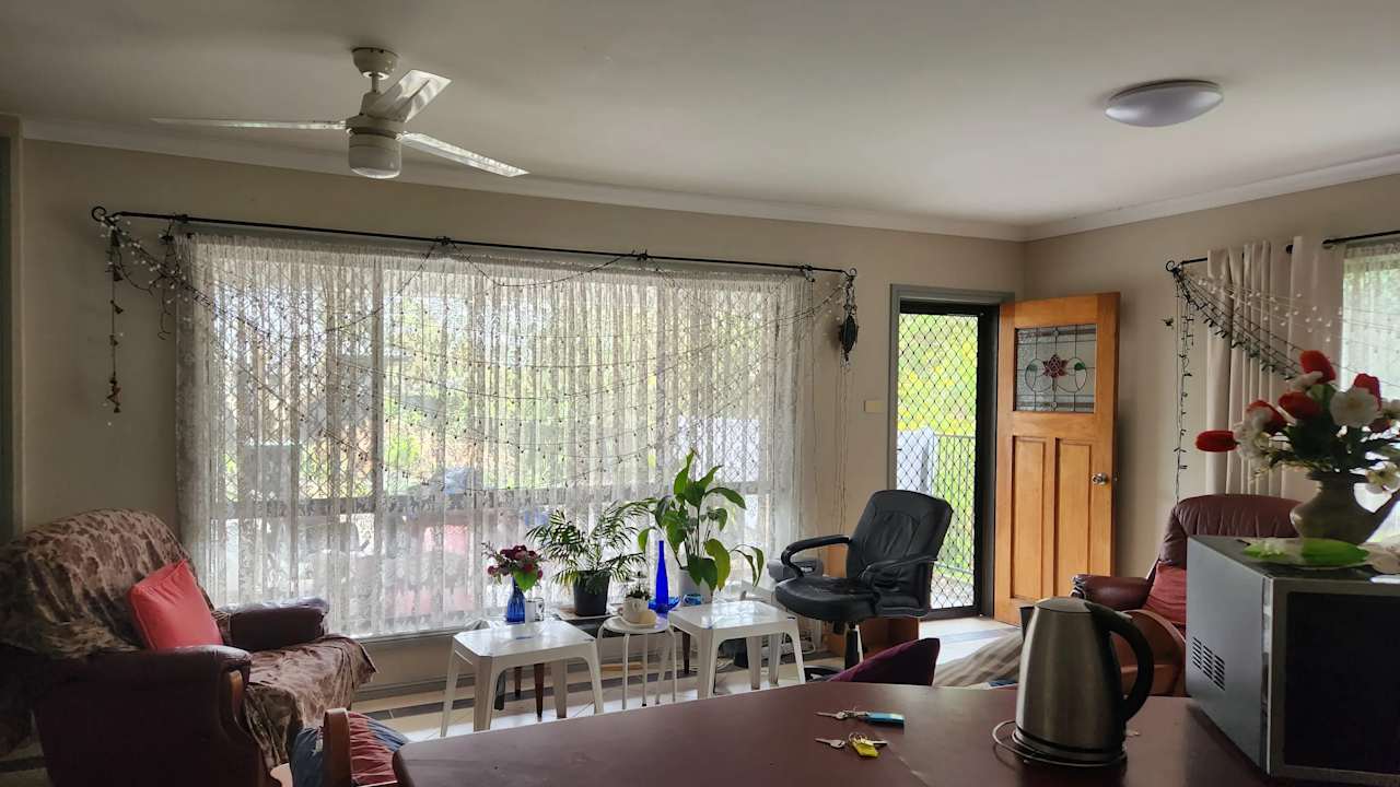 Furnished room in a flatshare