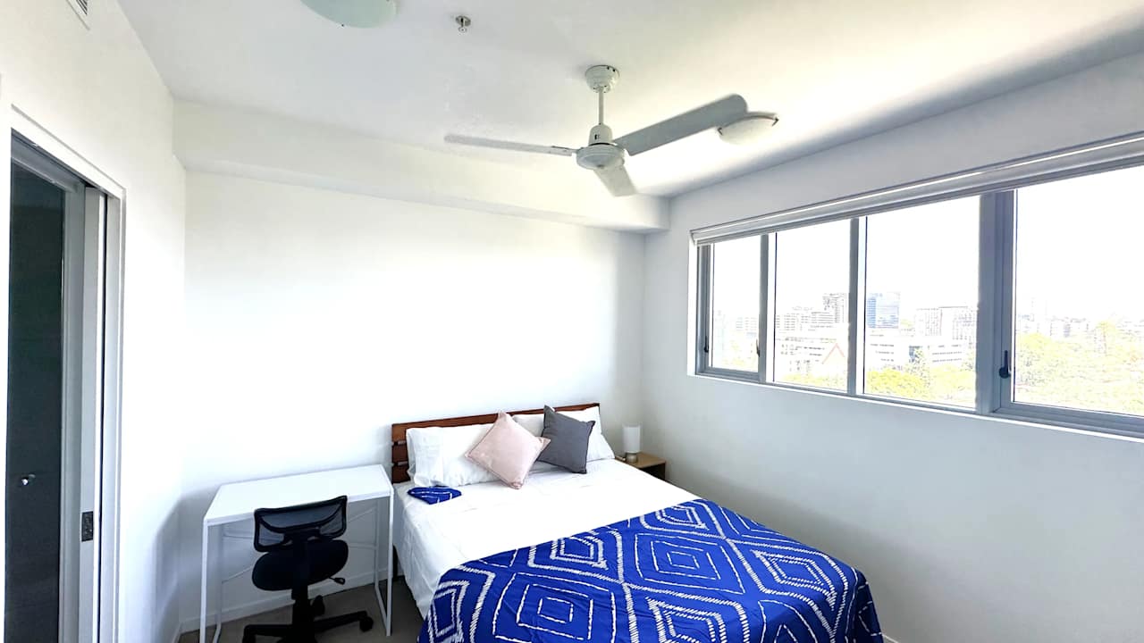 Furnished room in a flatshare