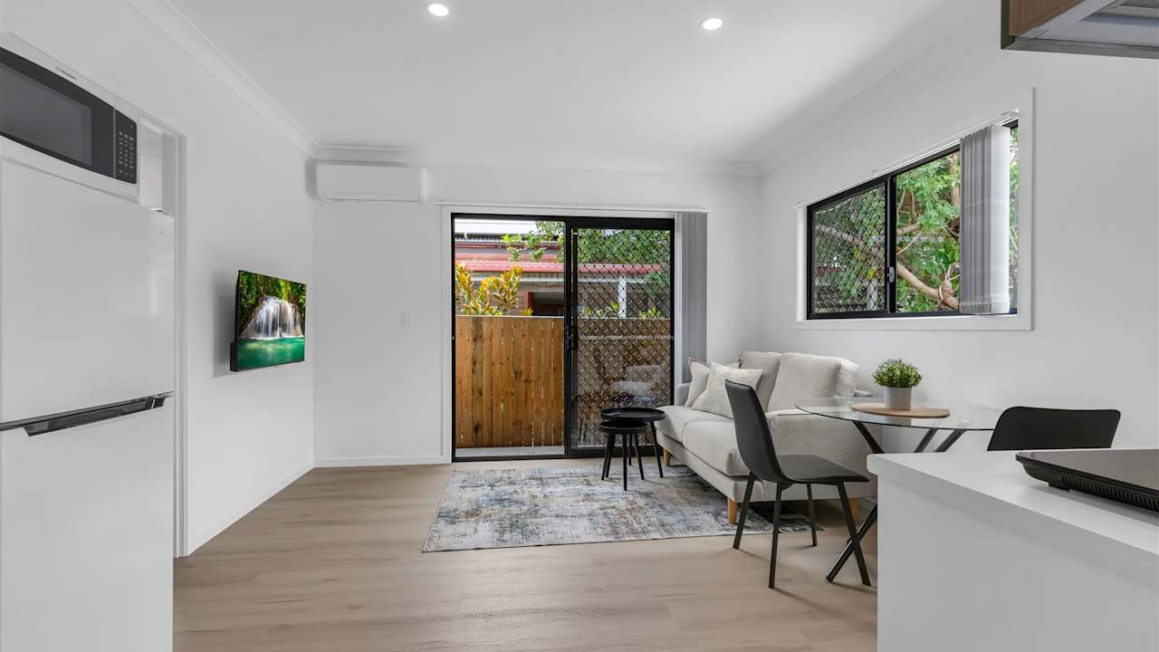 Unfurnished room studio flat for rent