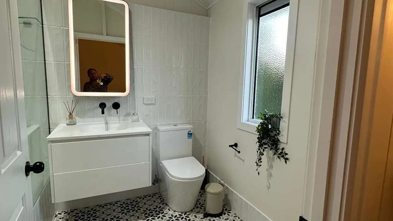 Furnished room with own bathroom
