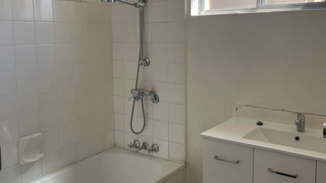 Unfurnished room in a flatshare