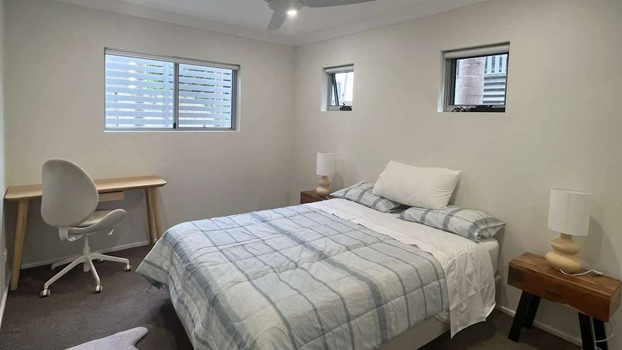 Furnished room with ensuite in a flatshare