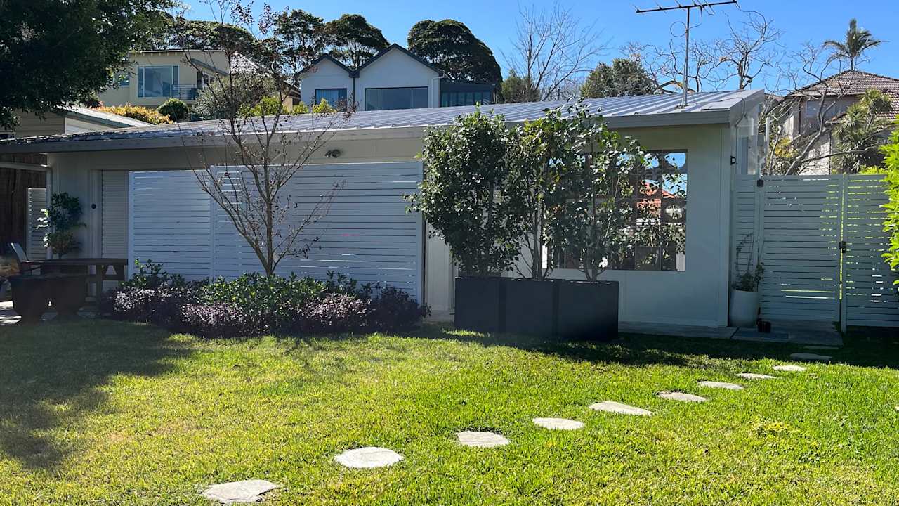 Whole property with 1 room for rent