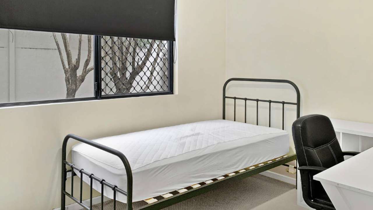 Room in a share house