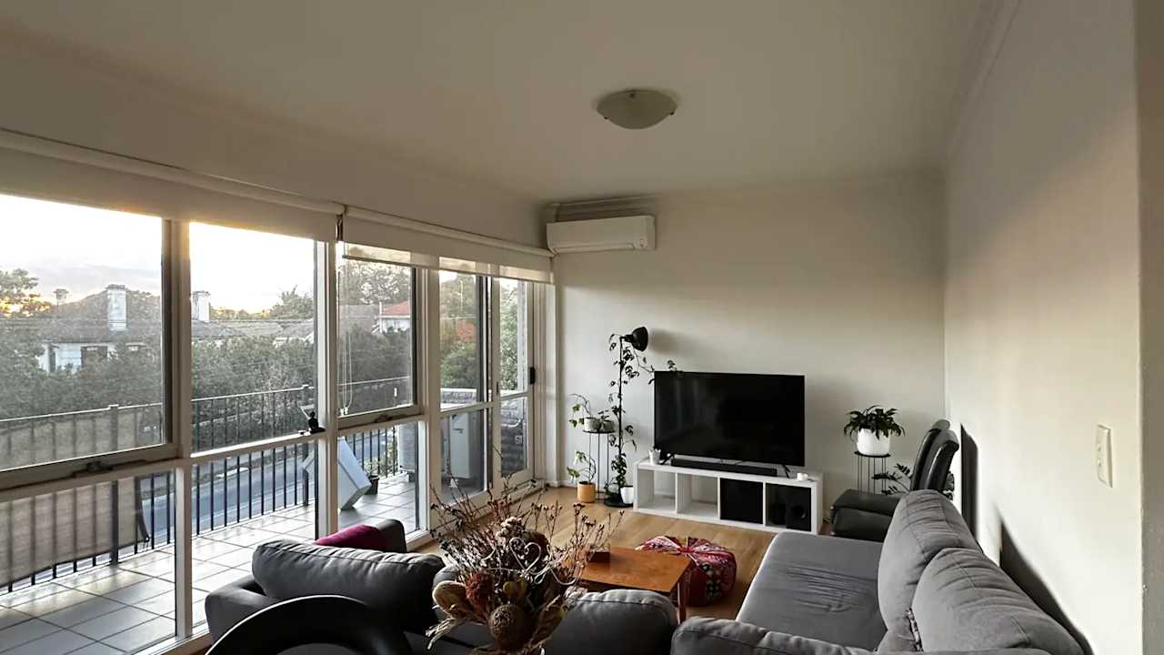 Unfurnished room in a flatshare