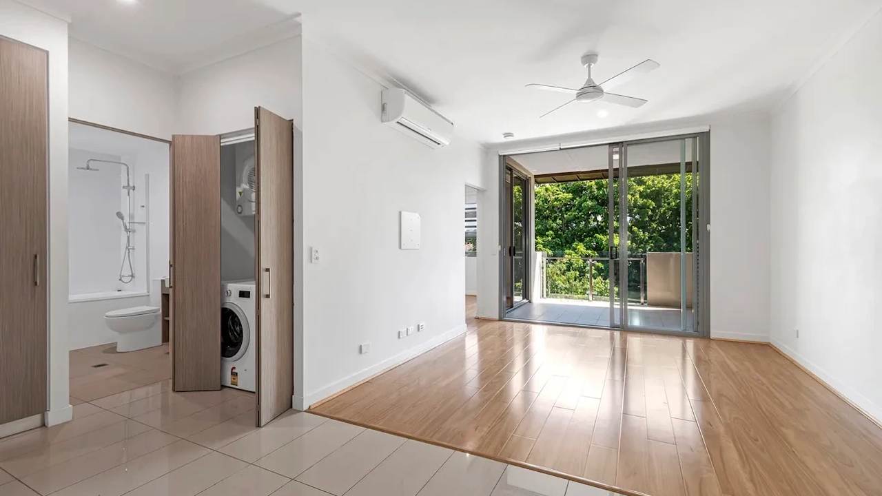 Unfurnished room with own bathroom