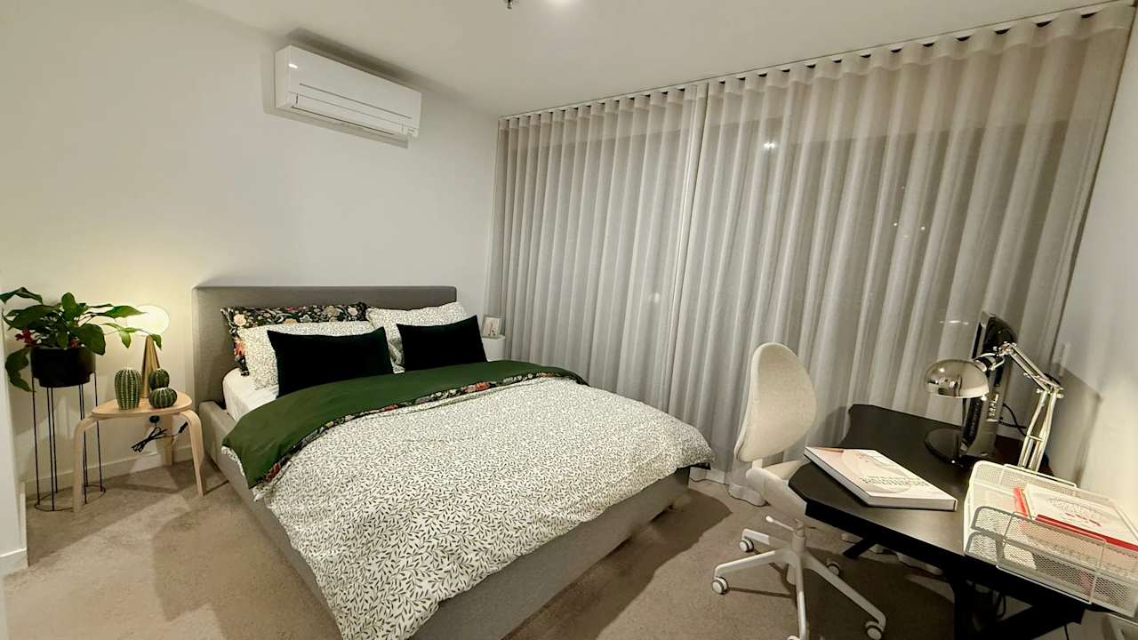 Furnished room with ensuite in a flatshare