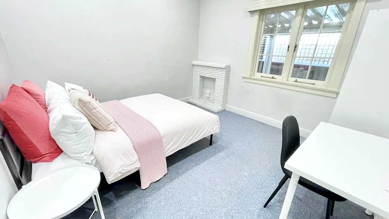 Room in a share house