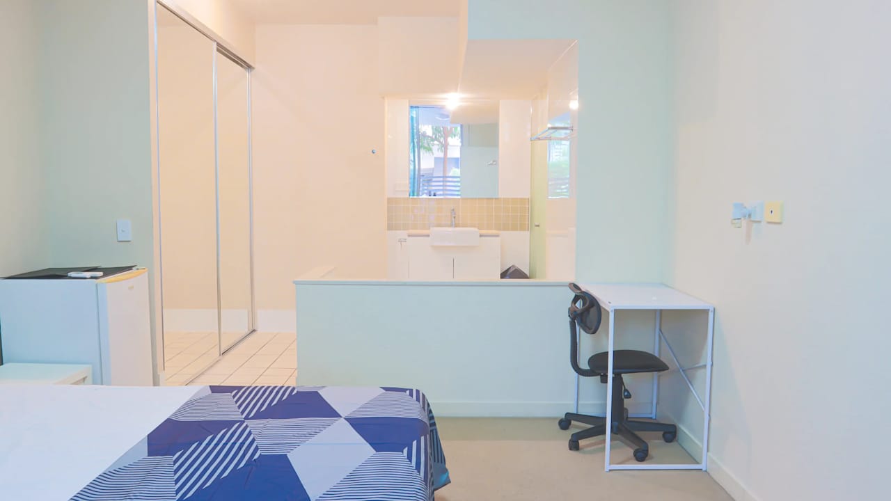 Furnished room with ensuite in a flatshare