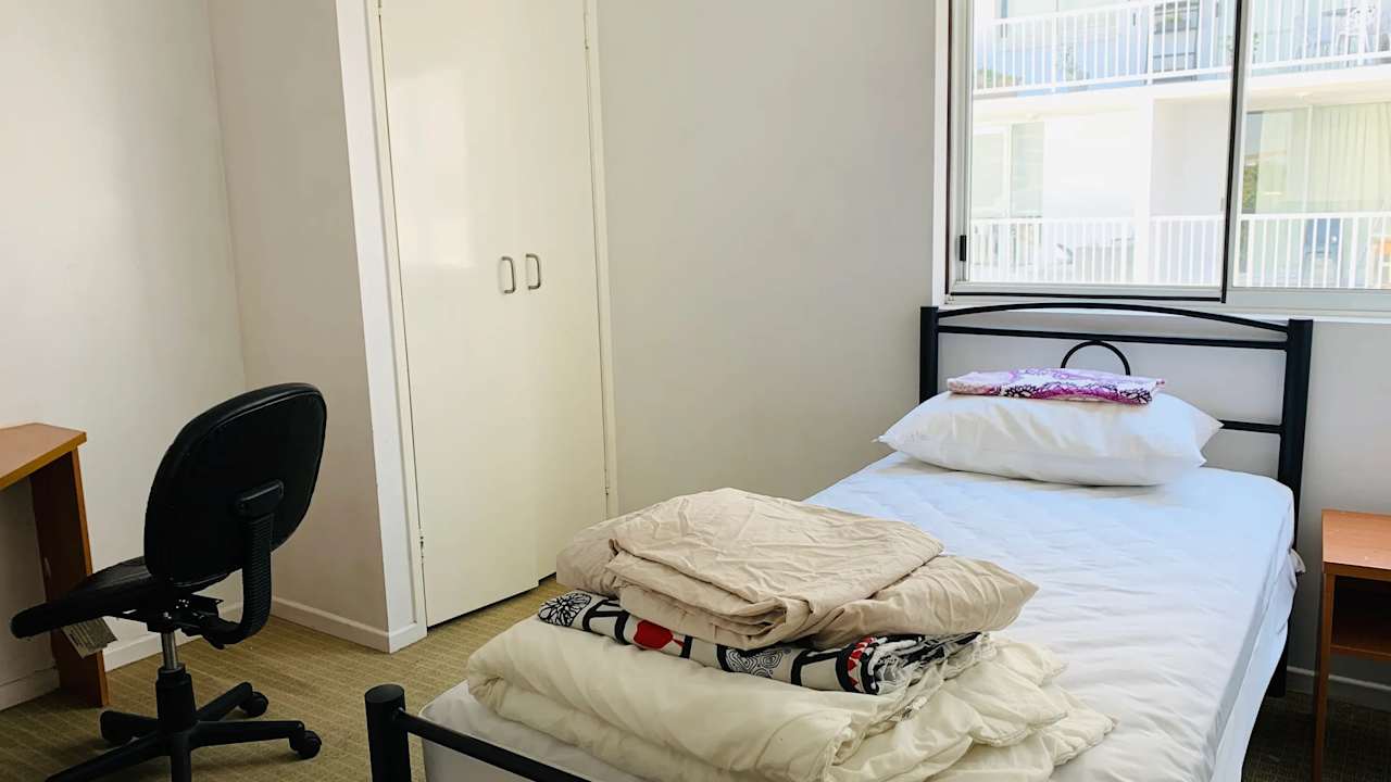 Furnished room in a flatshare