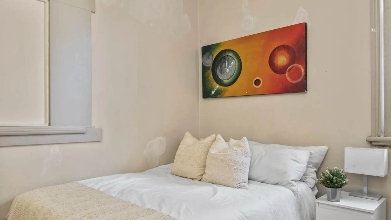 Furnished room in a share house
