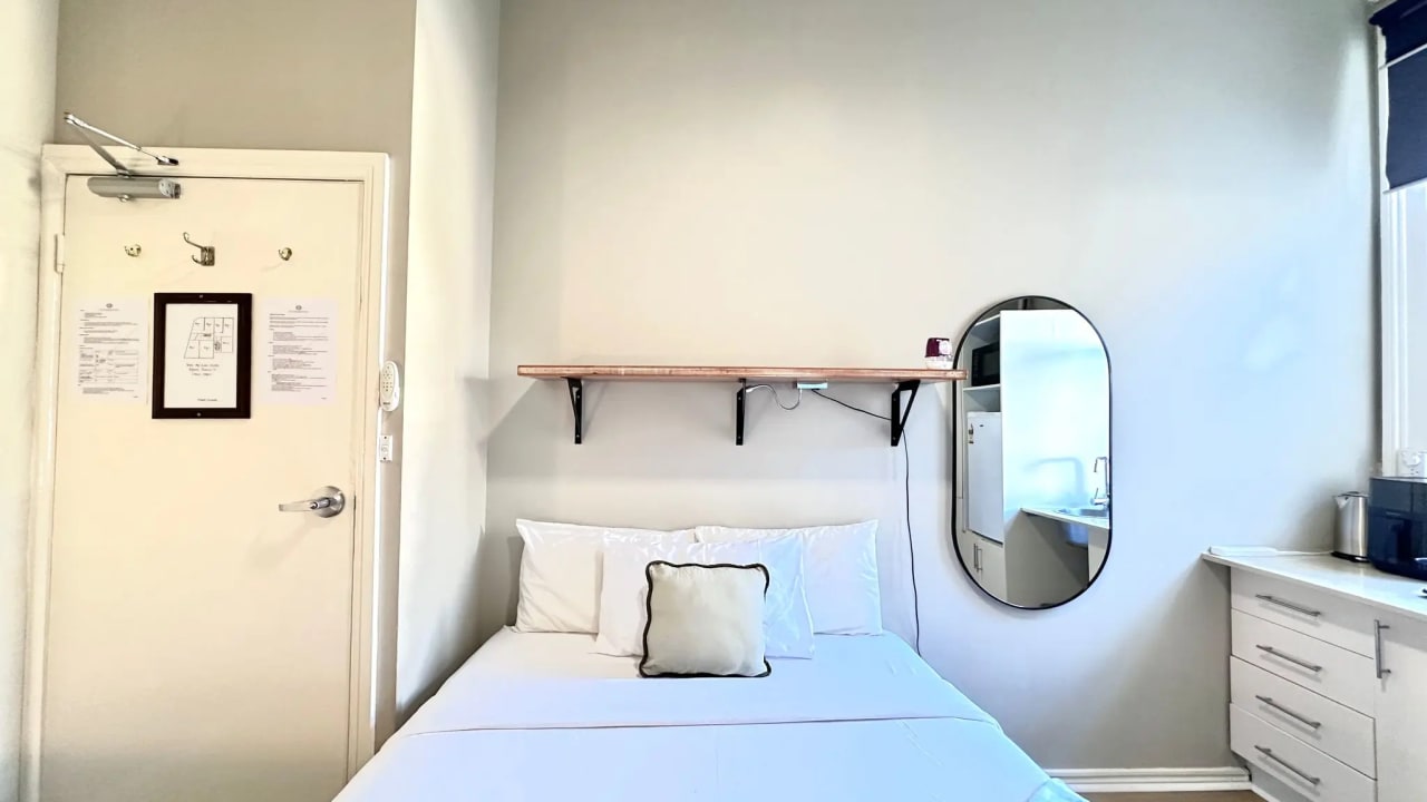Furnished room in a share house
