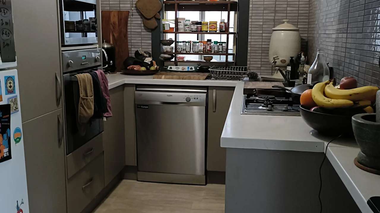 Room in a share house