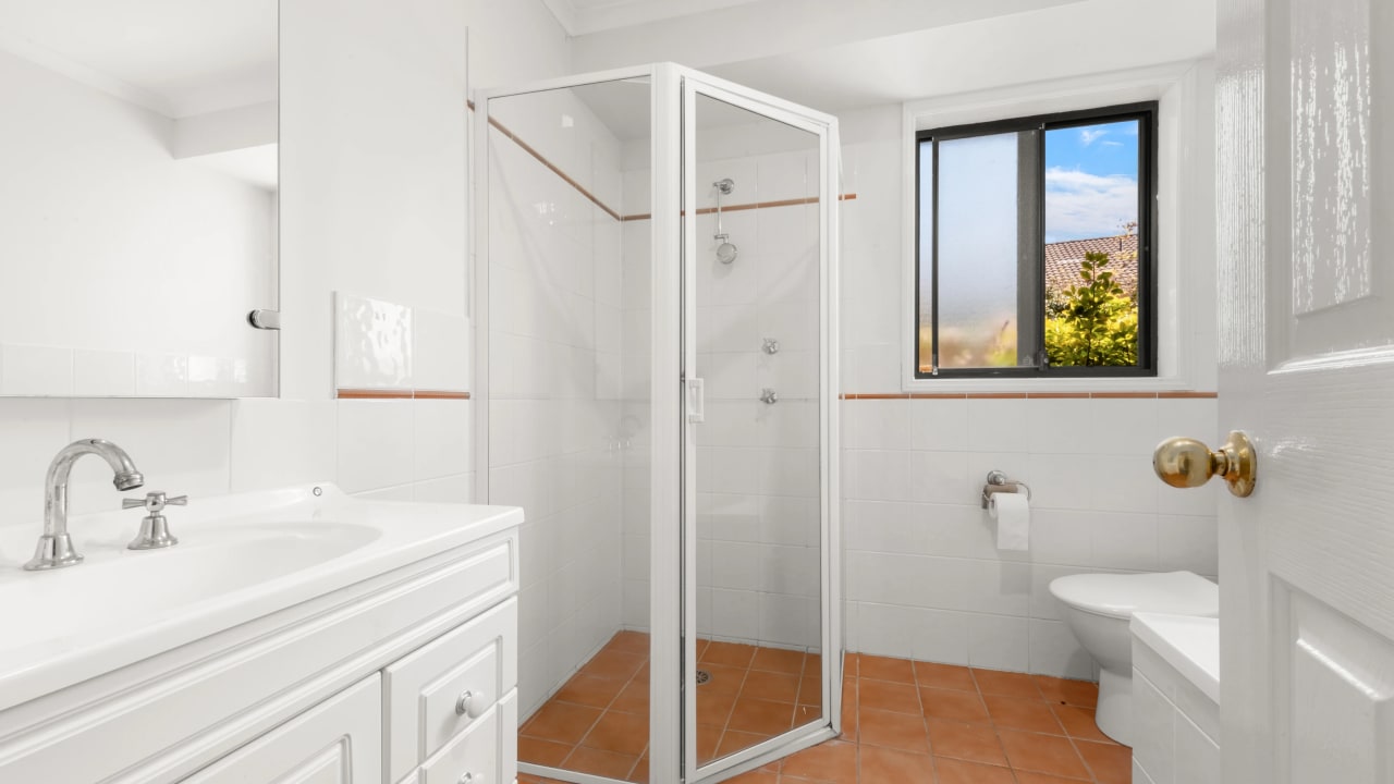 Unfurnished room with own bathroom