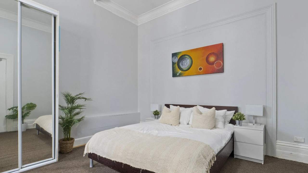 Furnished room in a flatshare