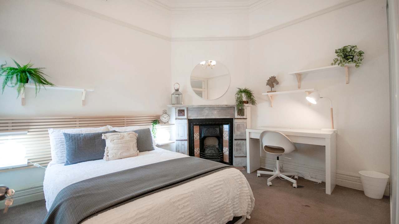 Furnished room in a share house