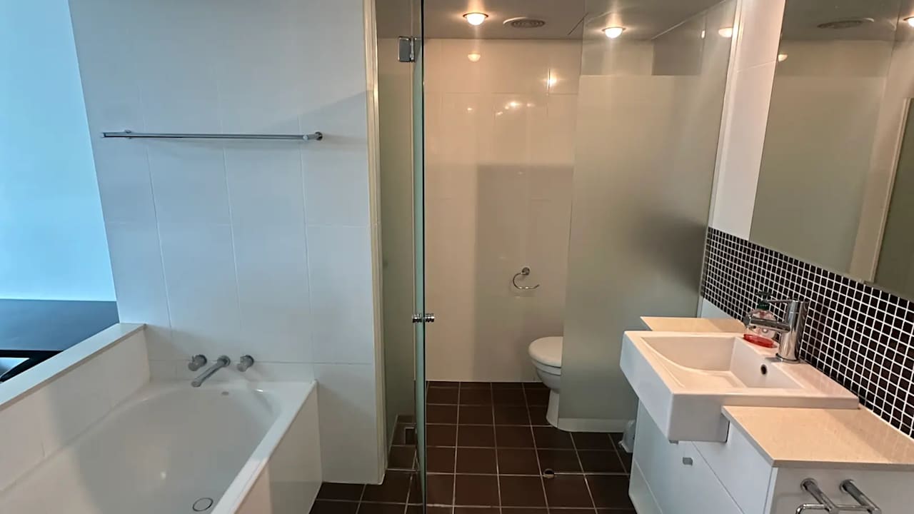 Furnished room with ensuite in a flatshare