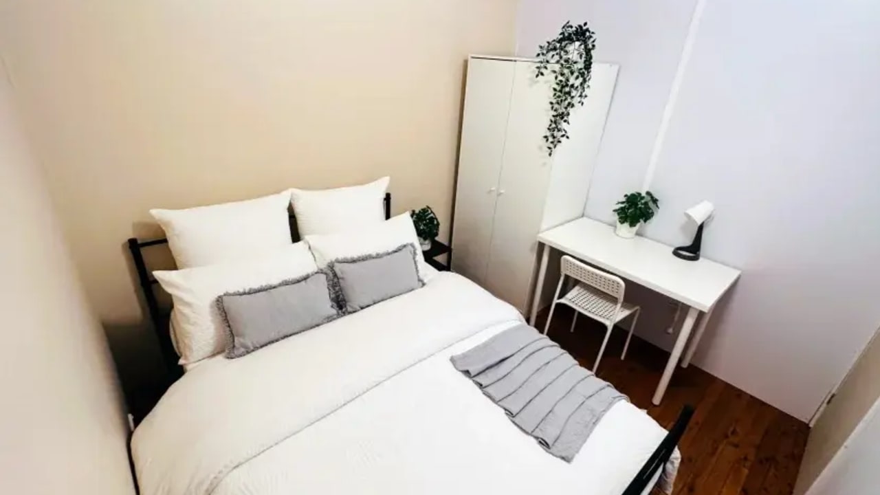 Furnished room in a share house