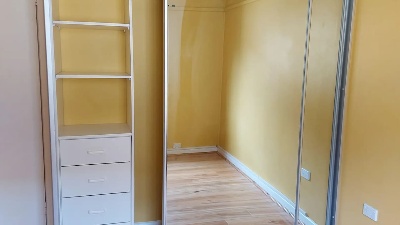 Room in a share house
